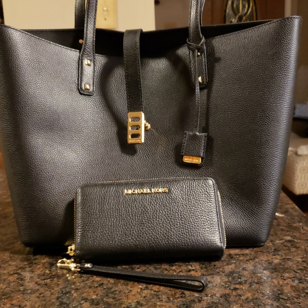 Michael Kors purse and matching wallet